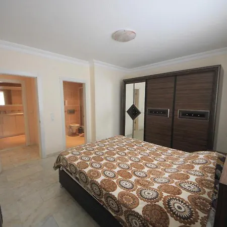 Kurt Safir *